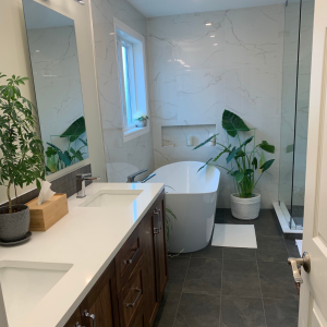 big tiles bathroom